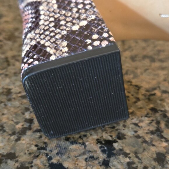 Vince Camuto Sandals Womens Snake Print Heel - Brand new. Size 8.5 / 38 1/2 - Picture 5 of 7